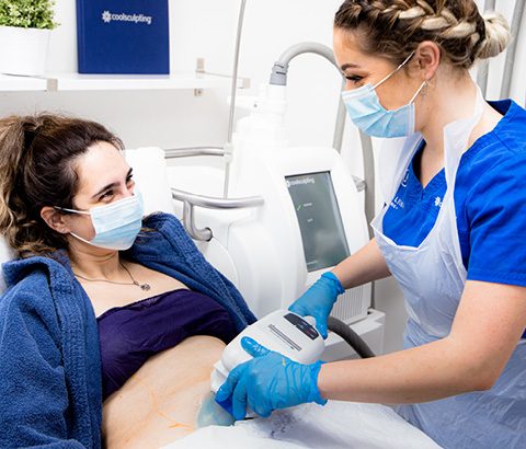 freezing fat cells abdomen area with coolsculpting